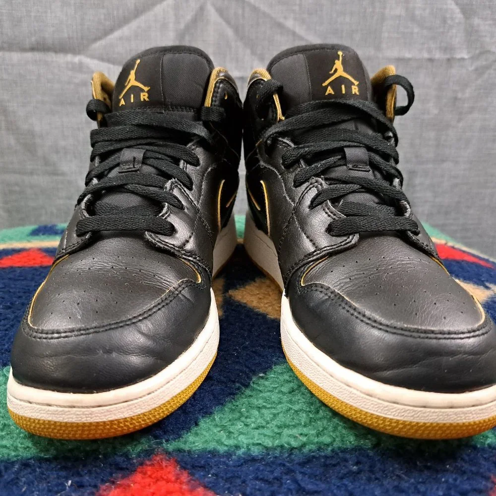 %Nike Air Jordan Retro 1 Mid Shoes Sneakers Youth Size 6 / AJ9